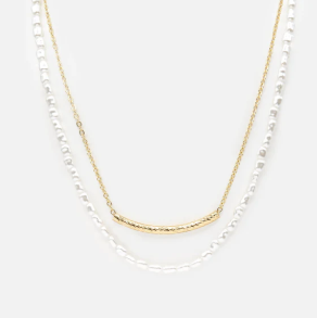 Bizou Two-row necklace with synthetic pearls and gold chain