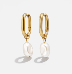 BIzou  Oval gold hoop earrings with synthetic pearl