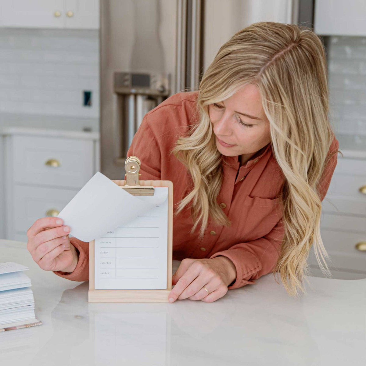 Weekly Menu Stand – Wooden Base with Refillable Meal Planner