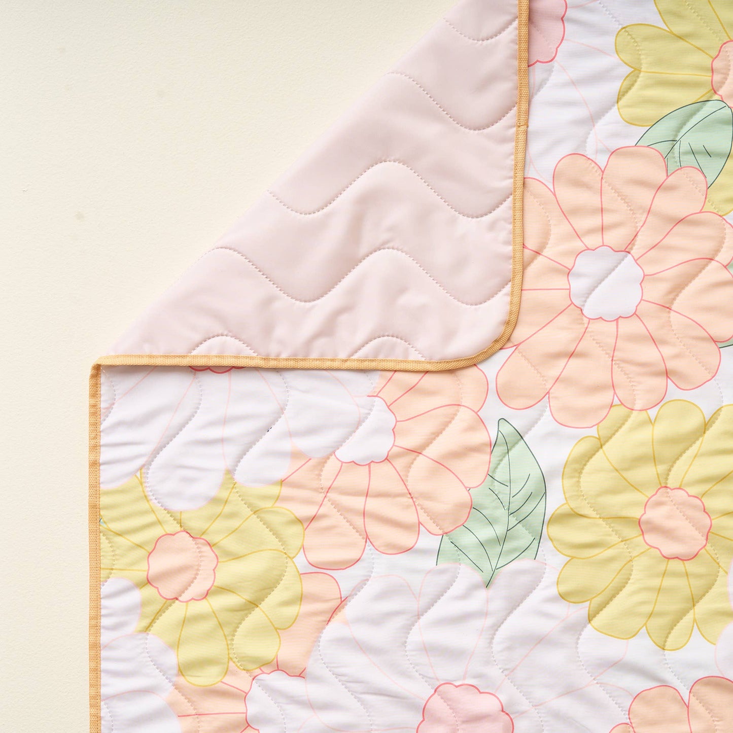 On-the-Go Quilted Blanket - Daisy Craze Peach