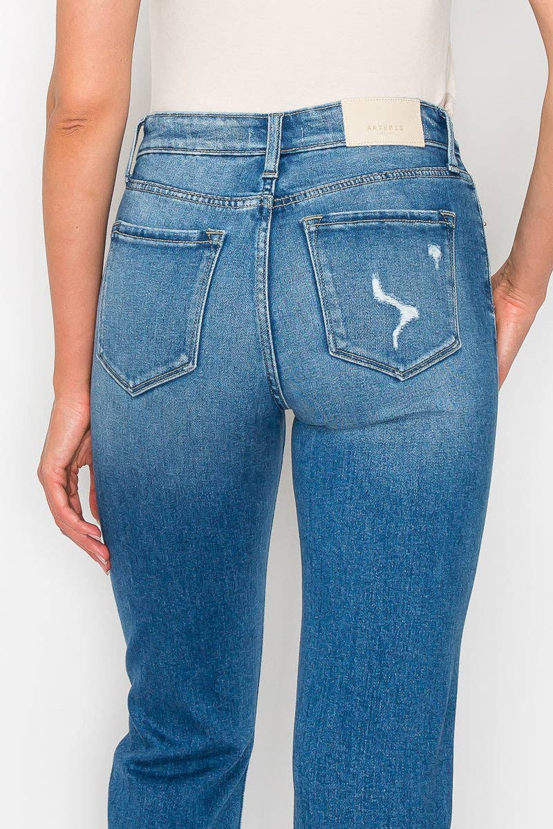 HIGH RISE TAPERED MOM FIT JEANS