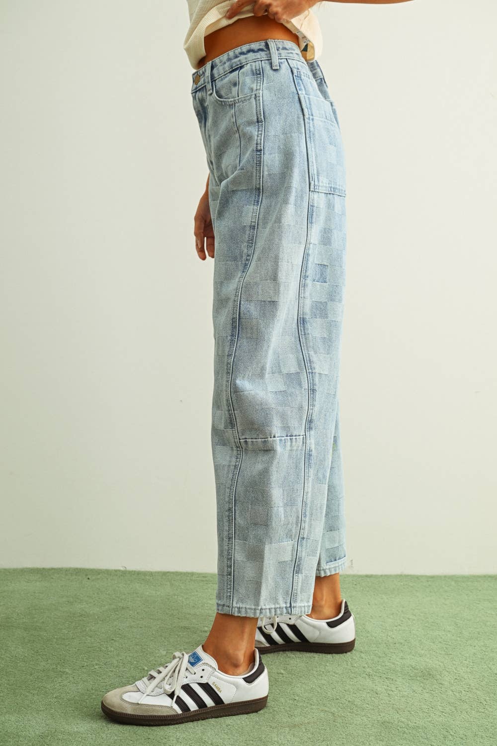 CHECKER BOARD PATTERN BARREL DENIM PANTS