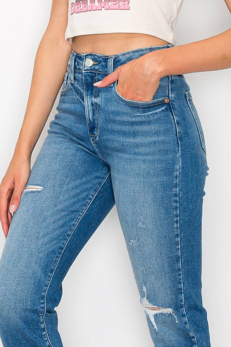HIGH RISE TAPERED MOM FIT JEANS