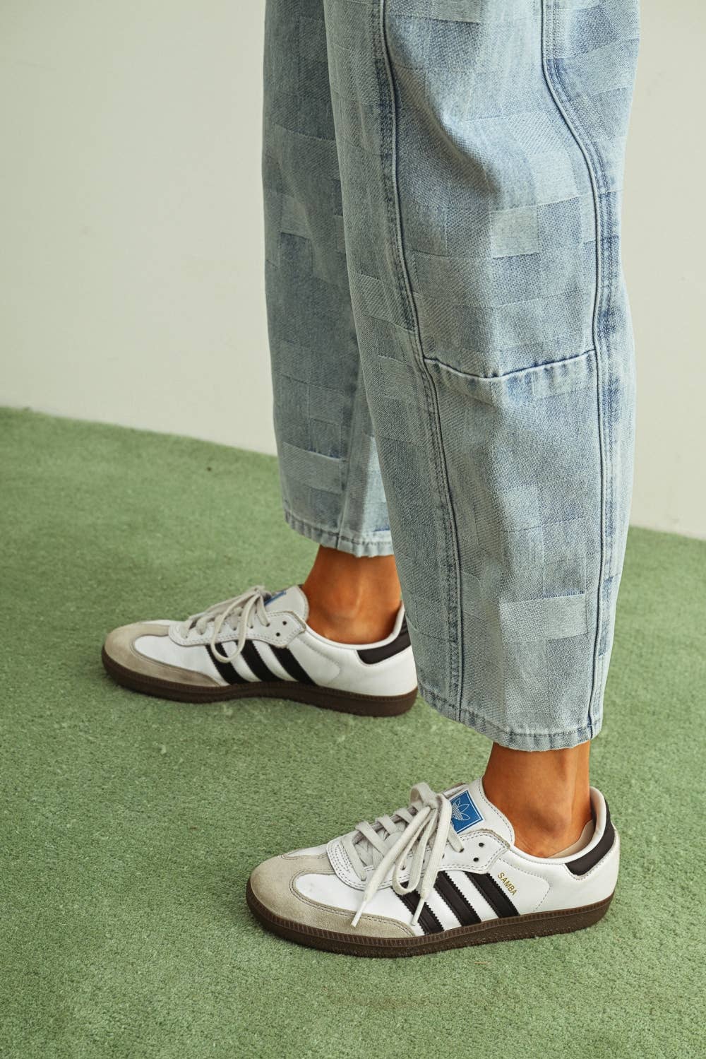 CHECKER BOARD PATTERN BARREL DENIM PANTS